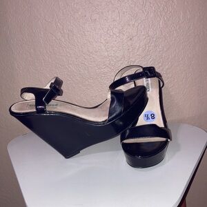 Steve Madden Black Wedges ❤️👠💛